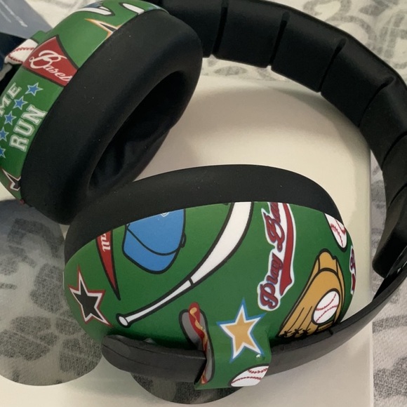 Banz earmuffs for baby 0-2 years. Baseball pattern. New! - Picture 4 of 4